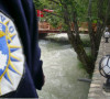 Kosovska policija i reka