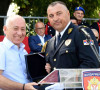 Radosavljević prima plaketu od komadanta Žandarmerije