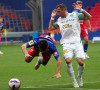 Bernard Beriša u duelu sa igračem CSK -a