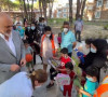 Edi Rama deli igračke Avganistancima u Draču