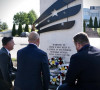 Haradinaj kod spomen ploče Boa Bajdena