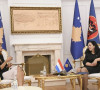 Vjosa Osmani i Nataša Gomeš