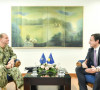 Admiral Stjuart B. Minša i  premijer Aljbin Kurti