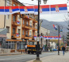 Leposavić okićen srpskim trobojkama