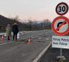 Sin i supruga Dejana Pantića ispred baze na Jarinju.jpg 