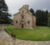Manastir Dečani i italijanski vojnici KFOR-a