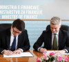 Ministarstar finansija Murati potpisuje ugovor 