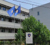 Zastave Kosova ispred Opštine Severna Mitrovica