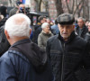 Penzioneri ispred Pošte u Severnoj Mitrovici