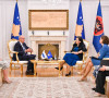 Šef Misije Oebsa na Kosovu Majkl Devenport i predsednica Kosova Vjosa Osmani