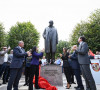 Kurti na otkrivanju statue Rugovi u Podujevu