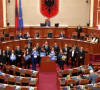 Poslanici opozicije sprečavaju pristup govornici