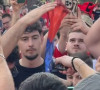 Navijači Albanije pale srpsku zastavu