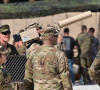 Nemački vojnici Kfora priredili izložbu oružja u kampu Bondstil za američke trupe
