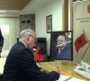 U Ambasadi Albanije u Prištini otvorena knjiga žalosti zbog smrti bivšeg premijera Fatosa Nana