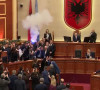 Haos u sali albanske skupštine
