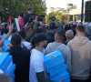 Demonstranti sa paketima predloga zakona.jpg