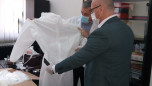 Rakić uručio zaštitne skafandere za zdravstvene radnike KBC Kosovska Mitrovica