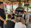 Spirić sa meštanima naselja Brđani