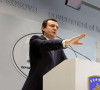 Aljbin Kurti za govornicom