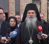 Vladika Teodosije na Božić u porti Manastira Gračanica