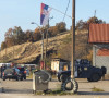 Kosovska policija i Kfor u oklopnim vozilima u blizini Leposavića 