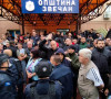 Pripadnici Kosovske policije ispred opštine Zvečan