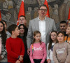 Vučić sa osnovcima iz Zvečana