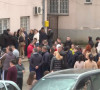 Okupljeni prosvetni radnici u Šilovu pokušavaju da podignu plate