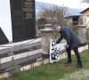 Štrpce: Jevtić položio venac na spomen obeležje stradalima 17. marta
