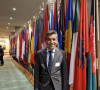 Medžiti ispred albanske zastave u Njujorku