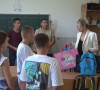 Dajana Paunović deli školski pribor deci na Kosovu