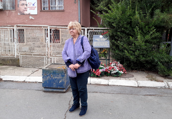 Rada Trajković na mestu ubistva Olivera Ivanovića