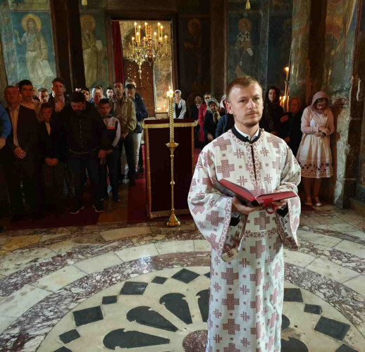 Vladika Teodosije u Dečanima proizveo Jovana Radića iz Orahovca u čin đakona Vladika Teodosije u Dečanima proizveo Jovana Radića iz Orahovca u čin đakona