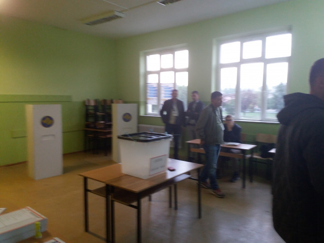 Otvaranje biračkih mesta u Gračanici Biračko mesto u Gračanici