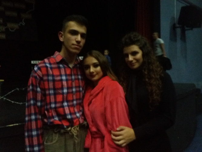 Miloš Đekić, Tamara Ristović i Milica Maksimović u predstavi Marko, Zora i Aleksina sestra Miloš Đekić, Tamara Ristović i Milica Maksimović