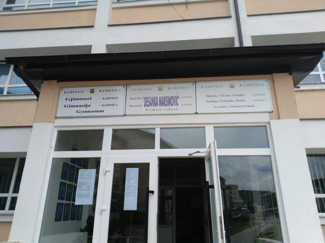 OŠ "Desanka Maksimović" u Kosovskoj Kamenici OŠ "Desanka Maksimović" u Kosovskoj Kamenici