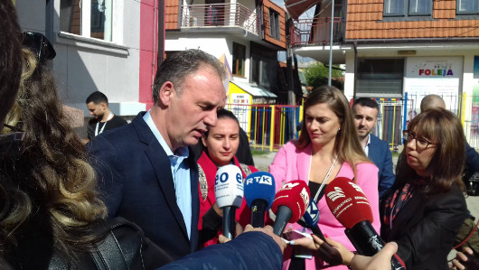Fatmir Ljimaj na biračkom mestu