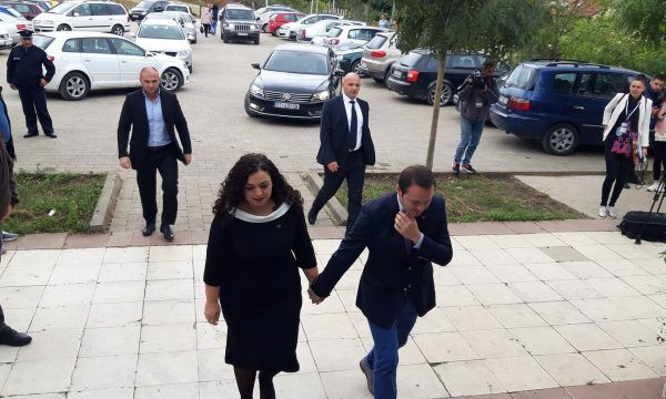 Vjosa Osmani na biralištu