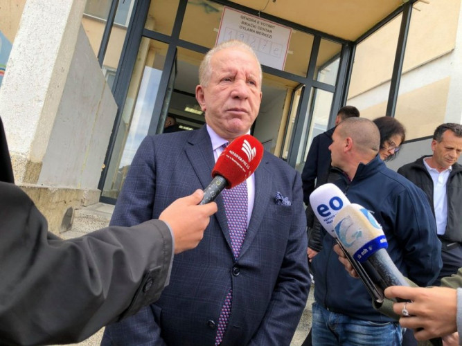 Bedžet Pacoli na biračkom mestu