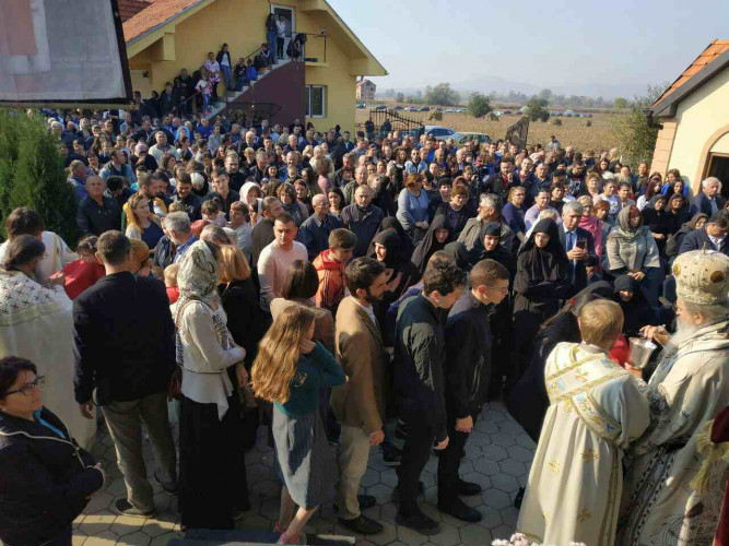 Narod okupljen u crkvi Preovraženja Gospodnjeg u Pasjanu Narod okupljen u crkvi Preovraženja Gospodnjeg u Pasjanu