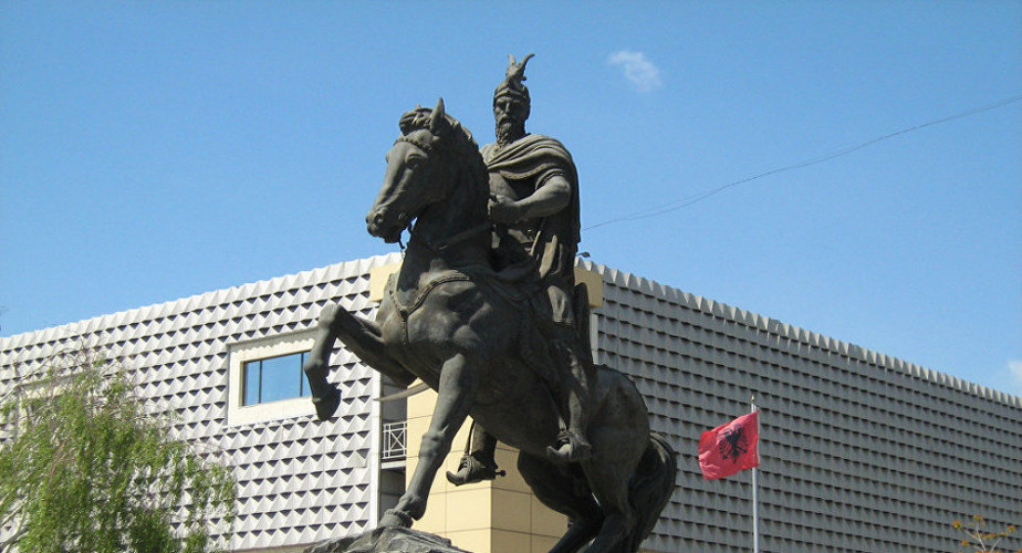 Spomenik Skenderbegu