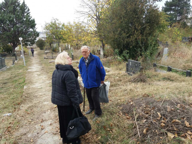 Bisiljka Ničić 1 Na groblju se povedu i razgovori