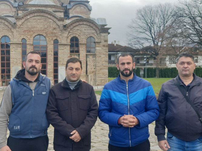 Članovi "Miholjskog zbora" su posetili i manstir Gračanicu Članovi "Miholjskog zbora" posetili su i manstir Gračanicu