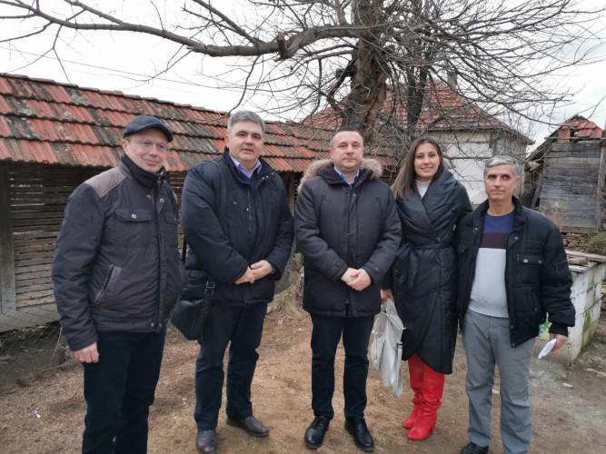 Srđan Popović sa članovima Udruženja Srba sa KiM Srđan Popović sa članovima Udruženja Srba sa KiM