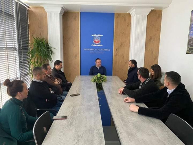 "Miholjski zbor" na sastanku sa predsednikom Opštine Gračanica Srđanom Popovićem "Miholjski zbor" na sastanku sa predsednikom Opštine Gračanica Srđanom Popovićem