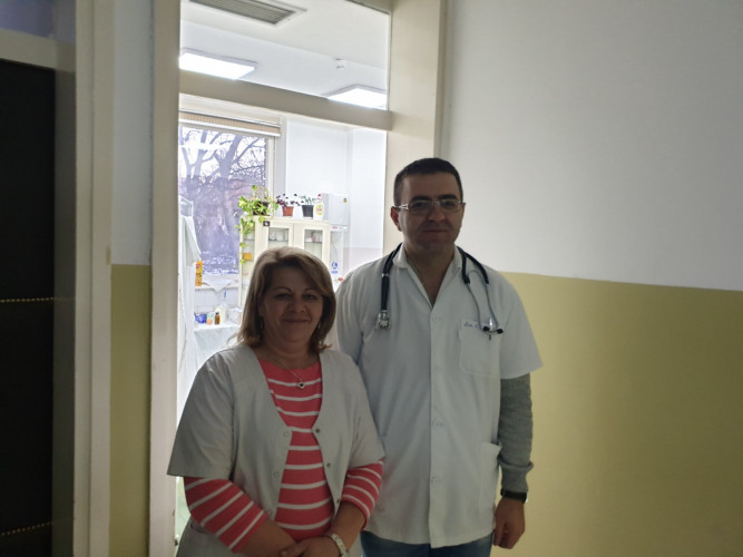 deo dežurne ekipe u Domu zdravlja u Gračanici deo dežurne ekipe u Domu zdravlja u Gračanici