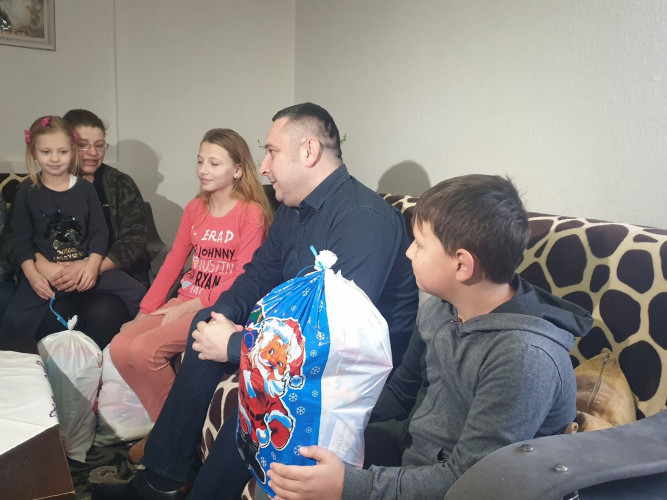 Srđan Popović sa članovima porodice Filipović Srđan Popović sa članovima porodice Filipović