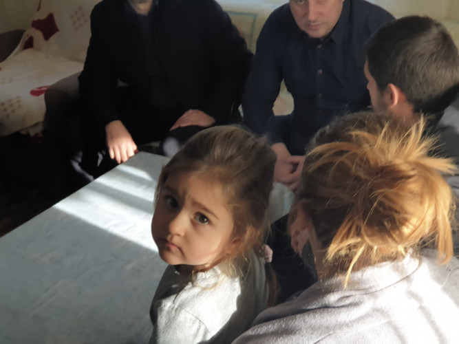 Mala Mililca Đorđević sa mamom i tatom 