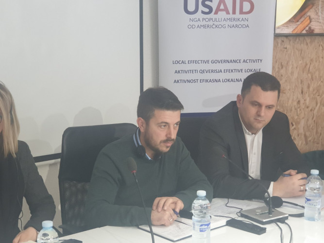 Sokoljl Džafa i Adrija Uri, tehnički direktor Vodovoda "Priština" i direktot Odeljenja za urbanzam i prostorno planiranje Opštine Priština Sokoljl Džafa i Adrija Uri, tehnički direktor Vodovoda "Priština" i direktor Odeljenja za urbanzam i prostorno planiranje Opštine Priština